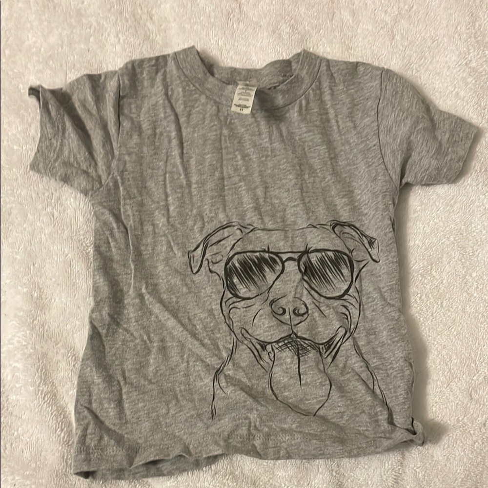 Gray Dog Graphic T-Shirt